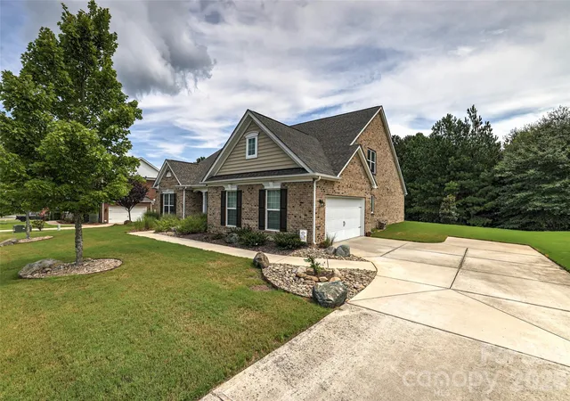 Photo 3 of Single family home for sale at 2084 Fuera Rd, York, SC 29745 | MLS# 4419467 | Listing updated on 2026-10-18