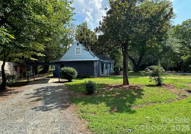 Photo 4 of Single family home for sale at 1012 Louise Rd, Winston Salem, NC 27107 | MLS# 4419508 | Listing updated on 2026-09-27