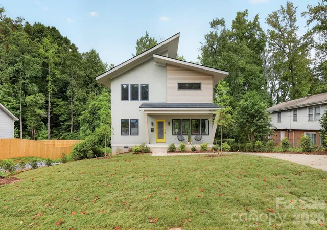 Photo 1 of Single family home for sale at 5151 Grafton Dr, Charlotte, NC 28215 | MLS# 4419549 | Listing updated on 2026-10-14
