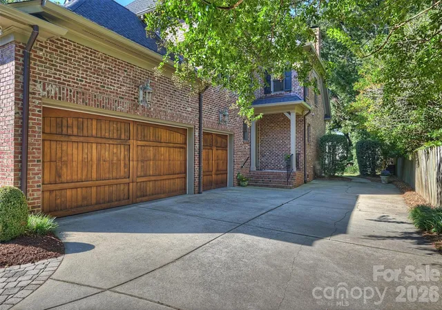 Photo 3 of Sale Pending at 2720 Tanglewood Ln, Charlotte, NC 28211 | MLS# 4419567 | Listing updated on 2026-09-13