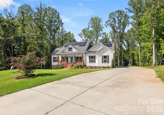 Photo 3 of Single family home for sale at 206 N Harbor Watch Dr, Statesville, NC 28677 | MLS# 4419610 | Listing updated on 2026-10-05