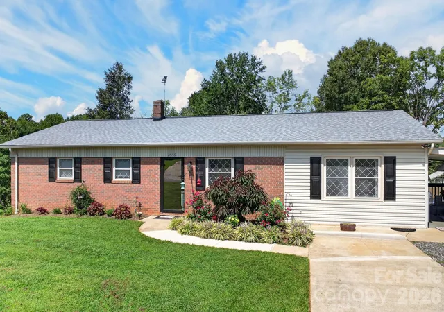 Photo 1 of Single family home for sale at 2559 Sweetbriar Cir, Lenoir, NC 28645 | MLS# 4419656 | Listing updated on 2026-09-15