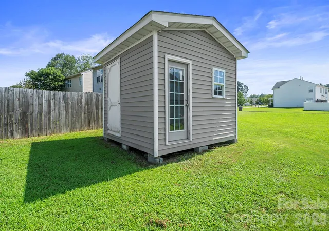 Photo 3 of Single family home for sale at 2015 Mallard Pointe Dr, Kannapolis, NC 28083 | MLS# 4419846 | Listing updated on 2026-09-15