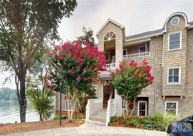Listing Photo 5 - Condo for sale in building located at 9816 Emerald Pt Dr, Charlotte, NC 28278 - Unit #5