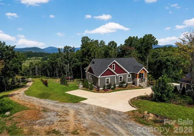 Photo 2 of Single family home for sale at 72 Jacks Paw Ln, Hendersonville, NC 28792 | MLS# 4419909 | Listing updated on 2026-09-28