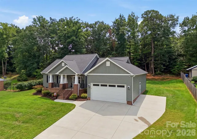 Photo 3 of Single family home for sale at 301 Pinehurst Dr, Kings Mountain, NC 28086 | MLS# 4419926 | Listing updated on 2026-09-12