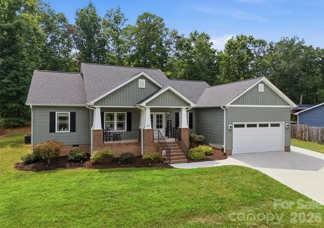 Photo 3 of Single family home for sale at 301 Pinehurst Dr, Kings Mountain, NC 28086 | MLS# 4419926 | Listing updated on 2026-09-12