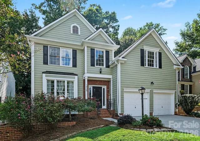Photo 2 of Single family home for sale at 1924 Dearmon Dr, Charlotte, NC 28205 | MLS# 4419940 | Listing updated on 2026-10-02