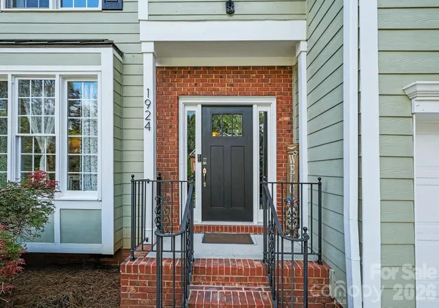 Photo 3 of Single family home for sale at 1924 Dearmon Dr, Charlotte, NC 28205 | MLS# 4419940 | Listing updated on 2026-10-02
