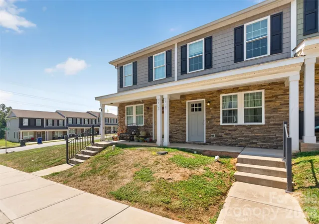 Photo 1 of Townhouse for sale at 3919 Hemingway Dr Nw, Hickory, NC 28601 | MLS# 4420022 | Listing updated on 2026-09-13