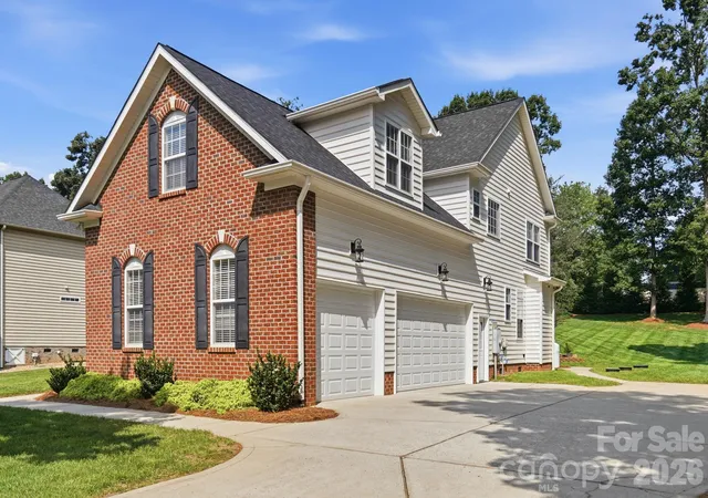 Photo 4 of Single family home for sale at 5875 Tipperary Dr, Denver, NC 28037 | MLS# 4420073 | Listing updated on 2026-09-13