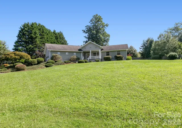 Photo 1 of Single family home for sale at 128 Stone House Rd, Hendersonville, NC 28739 | MLS# 4420074 | Listing updated on 2026-09-14