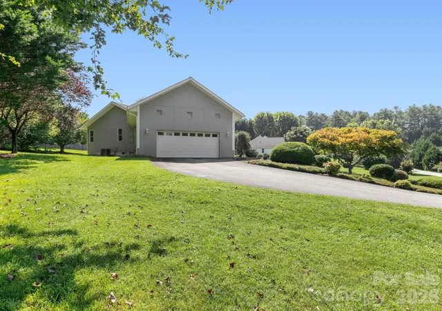 Photo 28 of Single family home for sale at 128 Stone House Rd, Hendersonville, NC 28739 | MLS# 4420074 | Listing updated on 2026-10-04