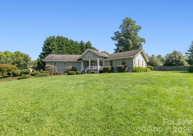 Photo 3 of Single family home for sale at 128 Stone House Rd, Hendersonville, NC 28739 | MLS# 4420074 | Listing updated on 2026-09-14