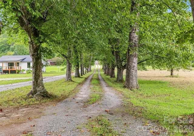 Photo 4 of Single family home for sale at 473 Middlefork Rd, Brevard, NC 28712 | MLS# 4420131 | Listing updated on 2026-09-15