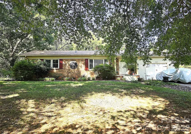 Photo 1 of Single family home for sale at 2925 4th Street Dr Ne, Hickory, NC 28601 | MLS# 4420149 | Listing updated on 2026-09-15