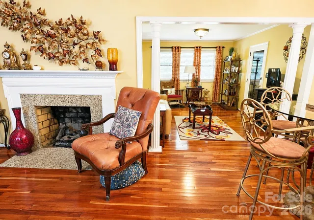 Photo 3 of Single family home for sale at 2925 4th Street Dr NE, Hickory, NC 28601 | MLS# 4420149 | Listing updated on 2026-09-15