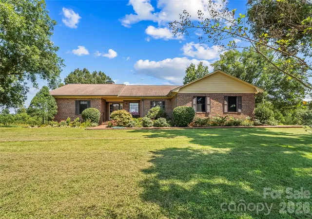 Photo 2 of Single family home for sale at 402 Catawba St, Morganton, NC 28655 | MLS# 4420175 | Listing updated on 2026-10-01