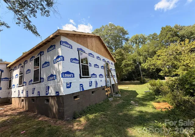 Photo 3 of Single family home for sale at 207 Mauney St, Mount Holly, NC 28120 | MLS# 4420290 | Listing updated on 2026-09-28