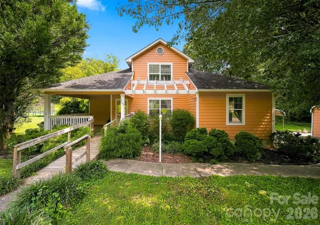Photo 1 of Single family home for sale at 717 2nd Street Pl Sw, Conover, NC 28613 | MLS# 4420302 | Listing updated on 2026-09-12
