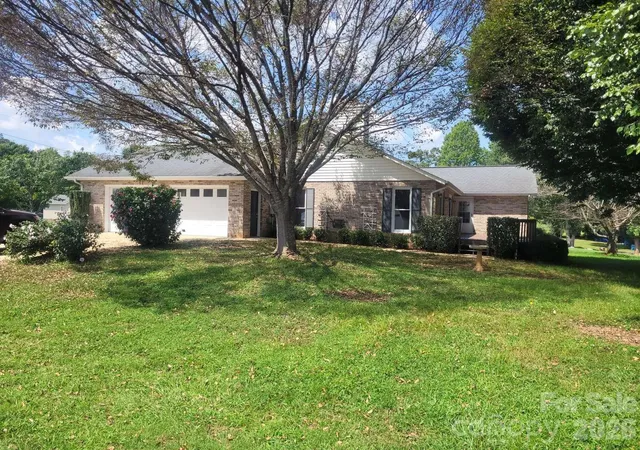Photo 2 of Single family home for sale at 1275 Grady Ln, Hickory, NC 28602 | MLS# 4420304 | Listing updated on 2026-09-14