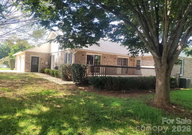 Photo 3 of Single family home for sale at 1275 Grady Ln, Hickory, NC 28602 | MLS# 4420304 | Listing updated on 2026-09-14