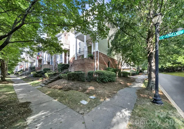 Photo 3 of Townhouse for sale at 927 Lyndley Dr, Fort Mill, SC 29708 | MLS# 4420322 | Listing updated on 2026-09-12