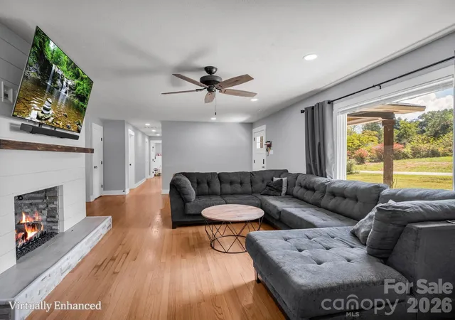 Photo 3 of Single family home for sale at 3208 Florida Dr, Hendersonville, NC 28792 | MLS# 4420340 | Listing updated on 2026-09-13