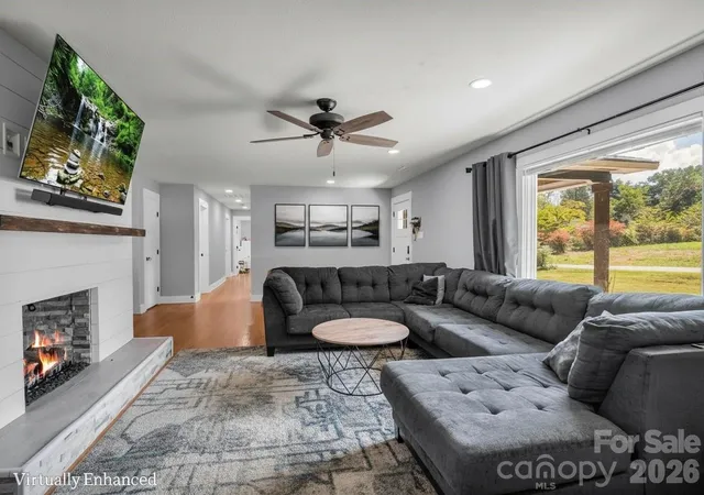 Photo 4 of Single family home for sale at 3208 Florida Dr, Hendersonville, NC 28792 | MLS# 4420340 | Listing updated on 2026-09-13