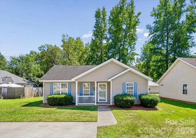 Photo 1 of Sale Pending at 551 Porter St, Charlotte, NC 28208 | MLS# 4420358 | Listing updated on 2026-09-29