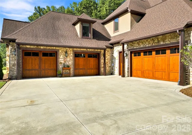 Photo 3 of Single family home for sale at 108 Washam Rd, Mooresville, NC 28117 | MLS# 4420432 | Listing updated on 2026-10-02