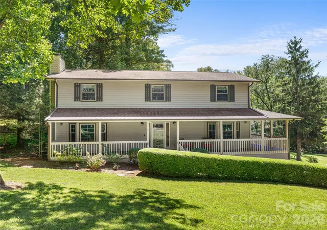 Photo 1 of Single family home for sale at 121 Churchill Downs Dr, Fairview, NC 28730 | MLS# 4420443 | Listing updated on 2026-10-06