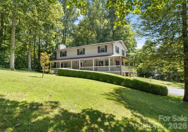 Photo 2 of Single family home for sale at 121 Churchill Downs Dr, Fairview, NC 28730 | MLS# 4420443 | Listing updated on 2026-10-06
