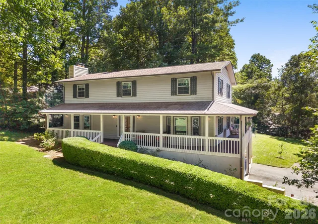Photo 3 of Single family home for sale at 121 Churchill Downs Dr, Fairview, NC 28730 | MLS# 4420443 | Listing updated on 2026-10-06