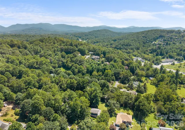 Photo 4 of Single family home for sale at 121 Churchill Downs Dr, Fairview, NC 28730 | MLS# 4420443 | Listing updated on 2026-10-06