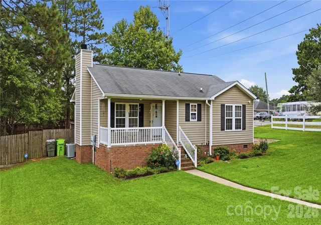 Photo 2 of Sale Pending at 100 N Donar Dr, Columbia, SC 29229 | MLS# 4420466 | Listing updated on 2026-09-15