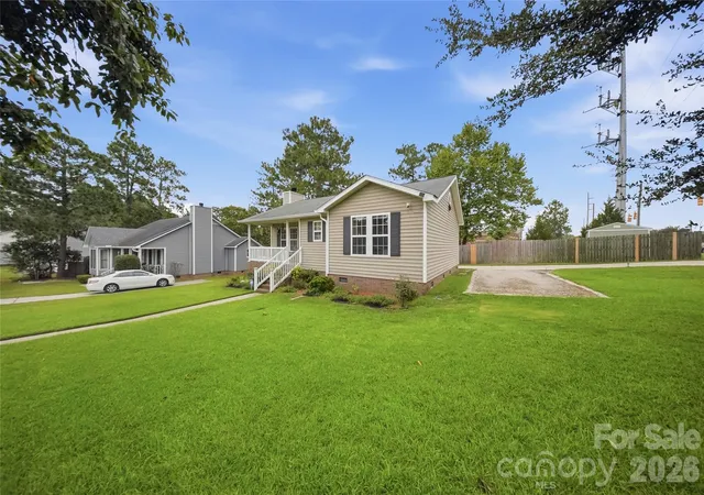 Photo 3 of Sale Pending at 100 N Donar Dr, Columbia, SC 29229 | MLS# 4420466 | Listing updated on 2026-09-15