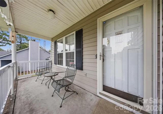 Photo 4 of Sale Pending at 100 N Donar Dr, Columbia, SC 29229 | MLS# 4420466 | Listing updated on 2026-09-15