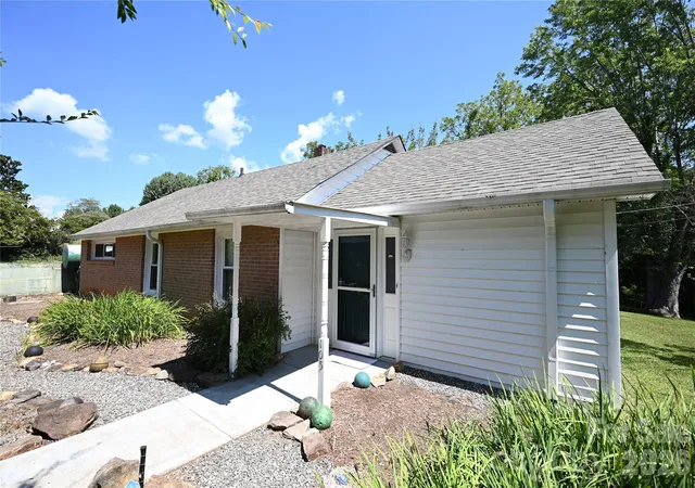 Photo 2 of Single family home for sale at 105 Owens Ave Ne, Valdese, NC 28690 | MLS# 4420529 | Listing updated on 2026-09-15