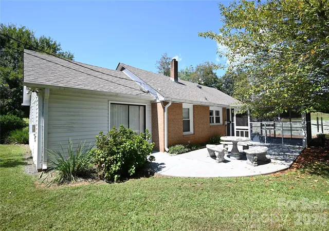 Photo 3 of Single family home for sale at 105 Owens Ave NE, Valdese, NC 28690 | MLS# 4420529 | Listing updated on 2026-09-15