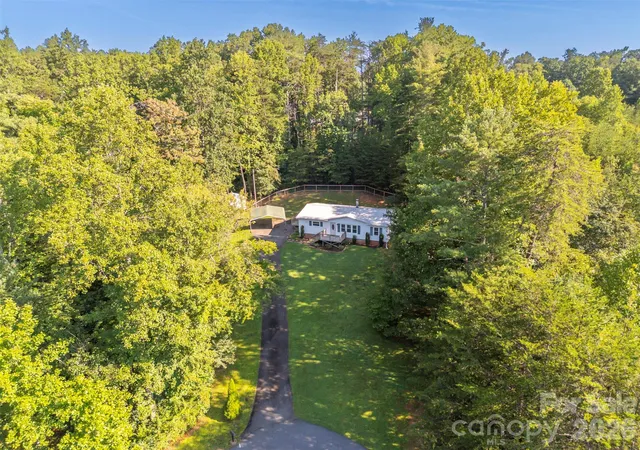 Photo 1 of Single family home for sale at 3011 Ml Race Ct, Morganton, NC 28655 | MLS# 4420555 | Listing updated on 2026-09-27