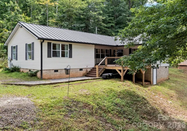 Photo 2 of Single family home for sale at 41 Bear Trl, Fairview, NC 28730 | MLS# 4420605 | Listing updated on 2026-09-25