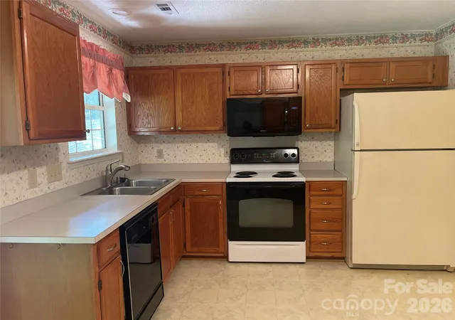 Photo 4 of Single family home for sale at 14223 Walkers Xing Dr, Charlotte, NC 28273 | MLS# 4420665 | Listing updated on 2026-09-12