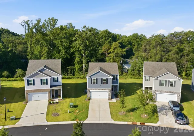 Photo 3 of Single family home for sale at 1314 37th Avenue Ln NE, Hickory, NC 28601 | MLS# 4420670 | Listing updated on 2026-09-13