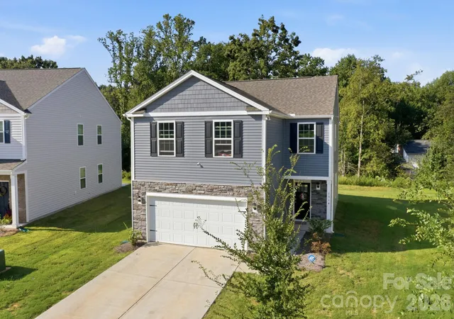 Photo 4 of Single family home for sale at 1314 37th Avenue Ln NE, Hickory, NC 28601 | MLS# 4420670 | Listing updated on 2026-09-13