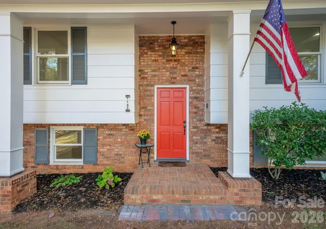 Photo 4 of Single family home for sale at 1185 10th Street Pl NW, Hickory, NC 28601 | MLS# 4420689 | Listing updated on 2026-09-22