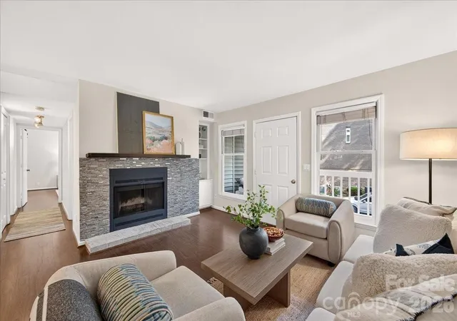 Listing Photo 2 - Condo for sale in building located at 430 Queens Rd, Charlotte, NC 28207 - Unit #122