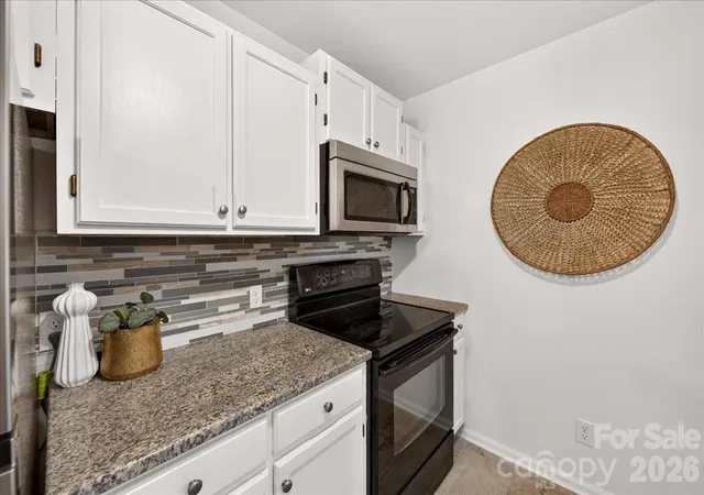 Listing Photo 5 - Condo for sale in building located at 430 Queens Rd, Charlotte, NC 28207 - Unit #122
