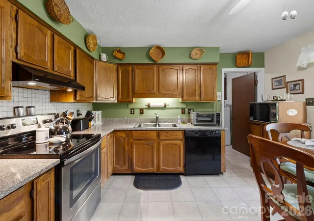 Photo 4 of Single family home for sale at 86 Debra Ln, Asheville, NC 28806 | MLS# 4420738 | Listing updated on 2026-09-28