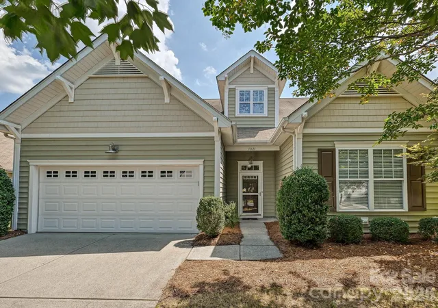Photo 1 of Single family home for sale at 1021 Knob Crk Ln, Fort Mill, SC 29708 | MLS# 4420740 | Listing updated on 2026-09-24